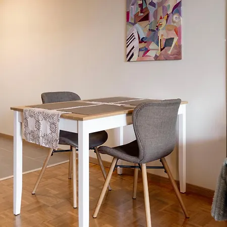 Two-room In Center With Private Entrance * 컬커뉴미