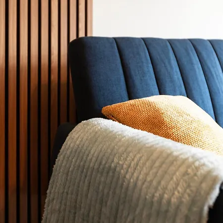 Two-room In Center With Private Entrance 아파트 컬커뉴미