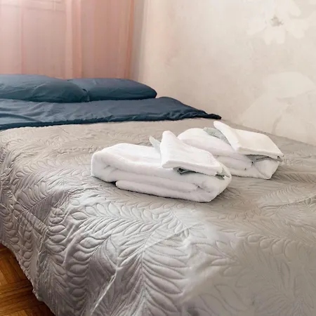 Appartement Two-room In Center With Private Entrance *